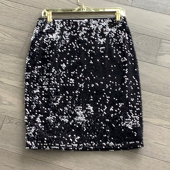Joseph Ribkoff sequin Skirt - Picture 2 of 4